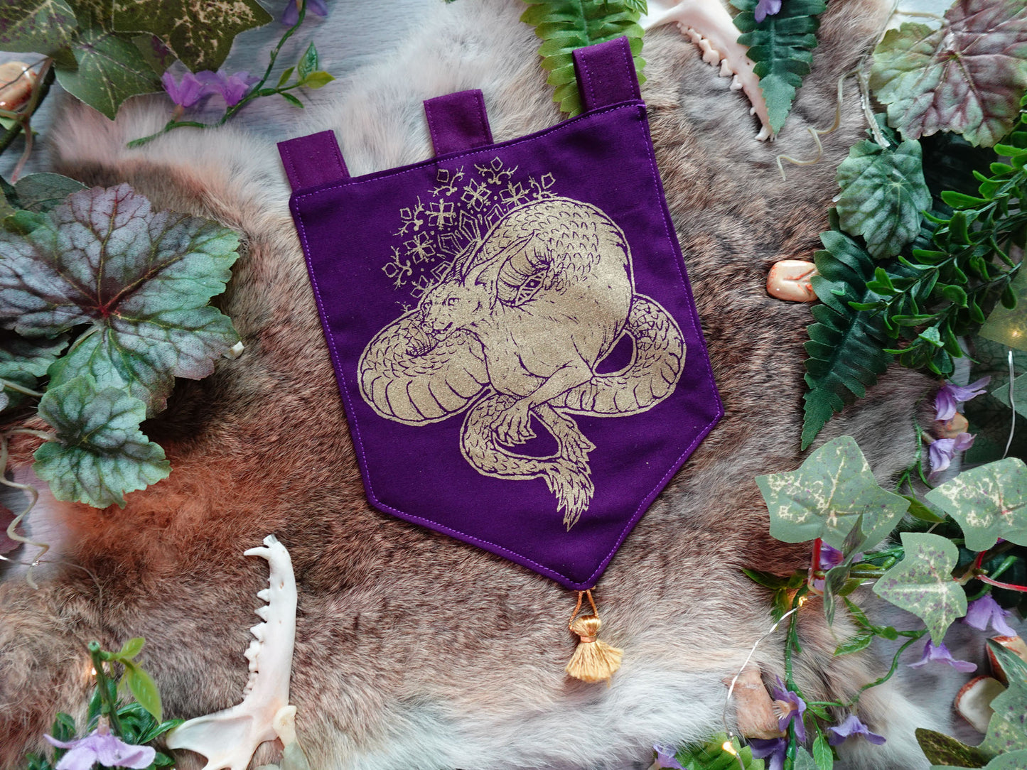 Golden Fantasy Tatzelwurm Bitty Banner