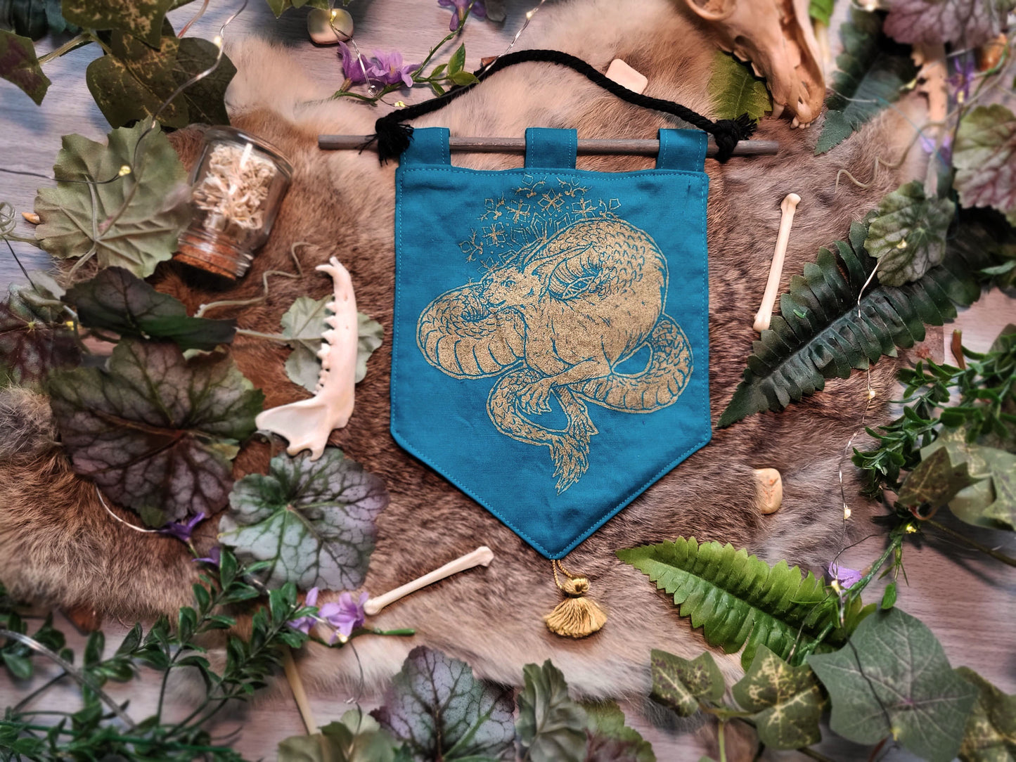 Golden Fantasy Tatzelwurm Bitty Banner